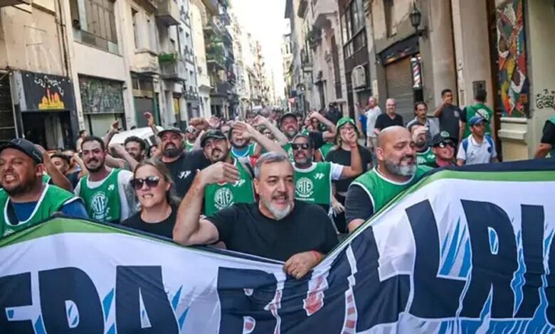 Ministro argentino se vanagloria por cesantear a 50 mil trabajadores