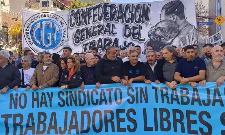 Justicia argentina suspende decreto que limita derecho de huelga