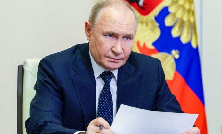 Putin: Régimen de Kiev se está degenerando en una organización terrorista