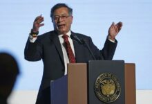 Petro ordenó "modernizar todo el armamento" del Ejército