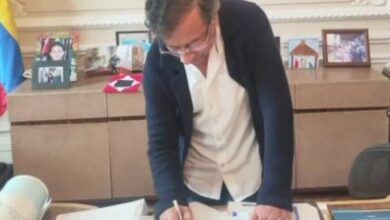 Petro firma decreto que convoca a la consulta popular