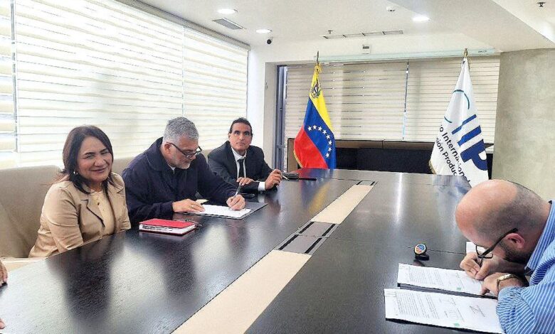 Firman acuerdo de activación de Planta Procesadora de Palmito en Delta Amacuro