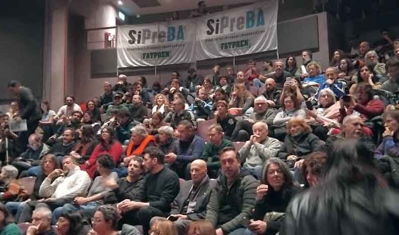 Periodistas argentinos repudian ataques del gobierno y denuncian precariedad salarial