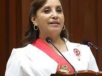 En Perú llaman “radiactiva” a Dina Boluarte por su gran impopularidad
