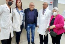 Develan en el Hospital Ruiz y Páez placa en honor al Dr. Henry Rodney