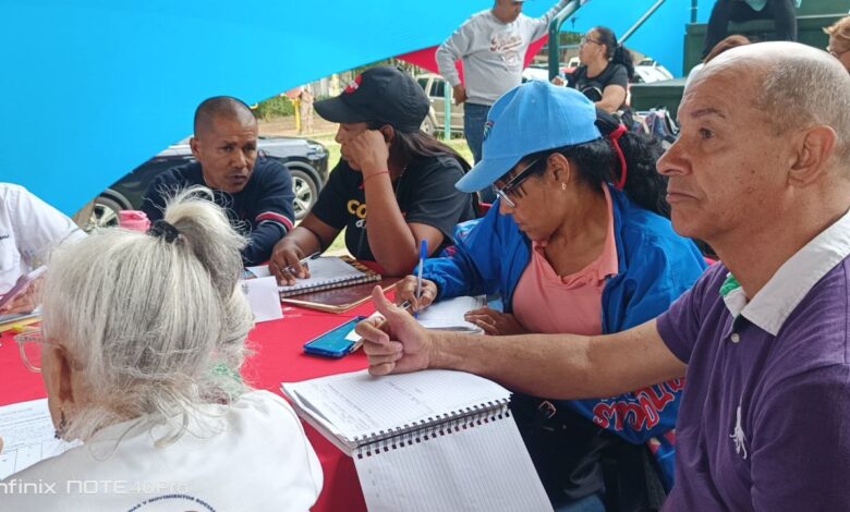 Comunas de Caracas cargan sus ACA en Plataforma del Gobierno Comunal