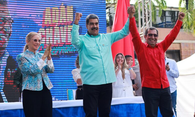 Adán Chávez asume como gobernador de Barinas acompañado por el presidente Maduro