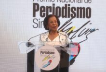 Ganadora del Premio Único de Periodismo hizo un enérgico llamado a la paz mundial