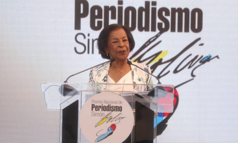 Ganadora del Premio Único de Periodismo hizo un enérgico llamado a la paz mundial