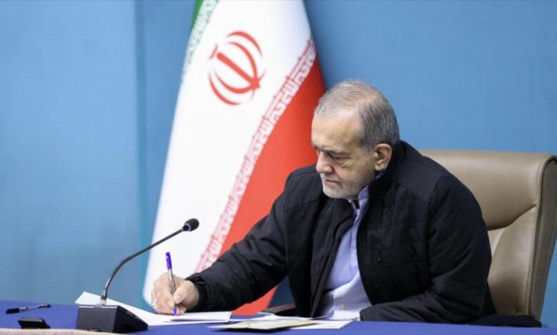 Presidente de Irán suspende cooperación con AIEA