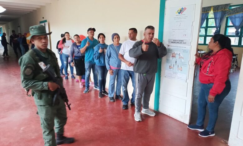 CNE reporta apertura de 98% de las mesas electorales