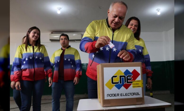 Cabello tras sufragar: La votación es rápida y el país está en absoluta calma