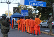 Colombia recibe a 600 nacionales deportados que estaban presos en Ecuador