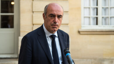 Francia; Encuentran muerto a un diputado conservador crítico de Macron