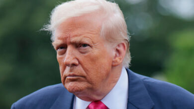 Trump pide presentar ciertos materiales judiciales del caso Epstein