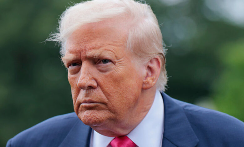Trump pide presentar ciertos materiales judiciales del caso Epstein