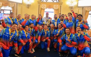 Maduro propone crear Liga Nacional de Softball de Venezuela