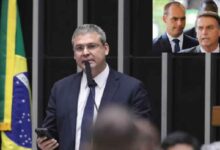 Califican en Brasil a hijo de Bolsonaro de traidor a la patria