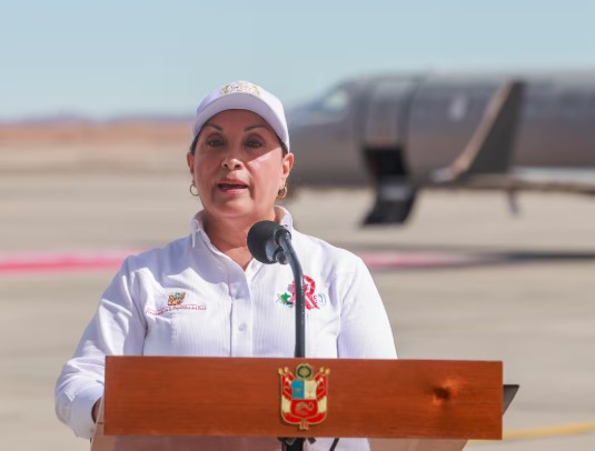 Presidenta de Perú, Dina Boluarte, se duplica el sueldo