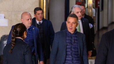 Alberto Fernández declara en Comodoro Py por el escándalo de los seguros