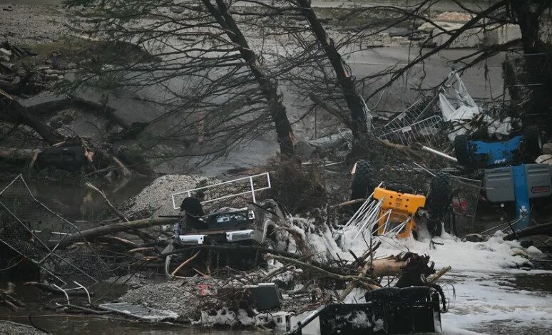 Demócratas piden investigar alcance de recortes de Trump en inundaciones en Texas