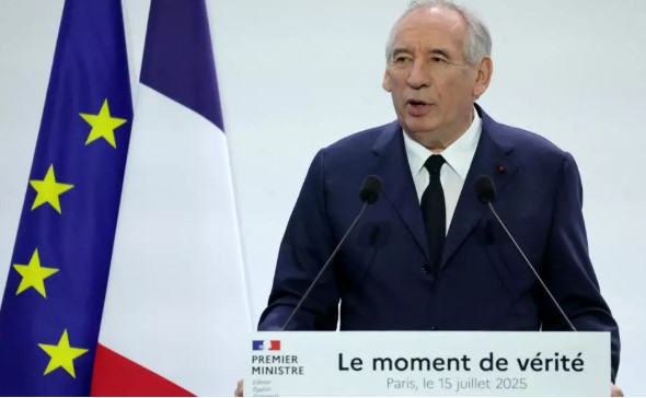 Francia anuncia plan de ajuste fiscal para financiar gasto militar