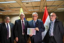 Otorgan reconocimiento en Venezuela a director de la Biblioteca de Alejandría