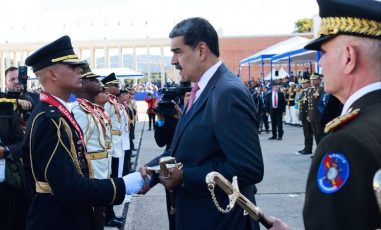 Presidente Maduro insta a nuevos oficiales asumir construcción de una FANB moderna y científica
