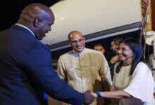 Vicepresidenta Rodríguez asiste a la toma de posesión de presidenta de Surinam