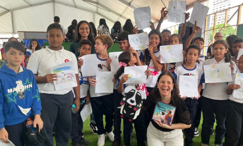 CESB presentó nuevas ediciones de la revista Libertador Ocho Estrellas y un cuento infantil en la Filven