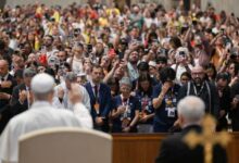 Papa León XIV llama a influencers católicos a "reparar las redes" sociales