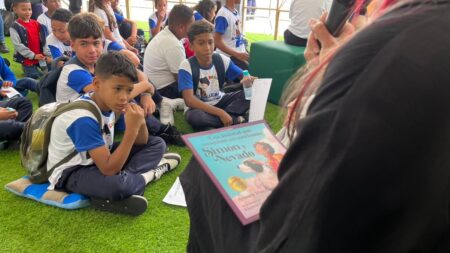 CESB presentó nuevas ediciones de la revista Libertador Ocho Estrellas y un cuento infantil en la Filven
