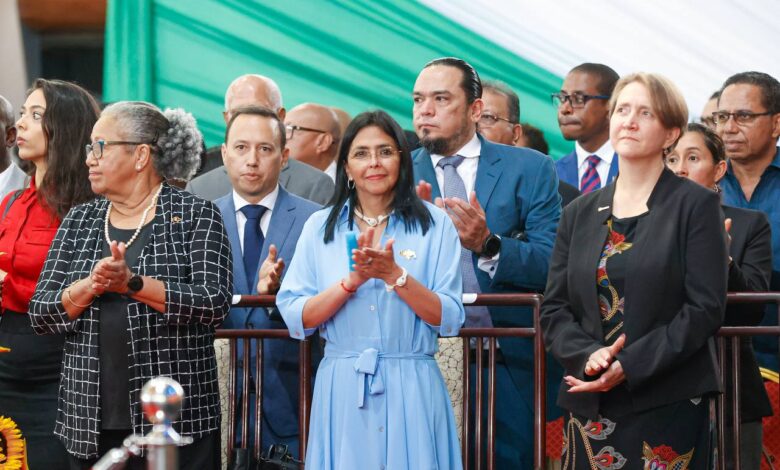 Vicepresidenta de Venezuela asiste a la toma de posesión de presidenta de Surinam