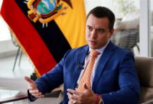 Fusión de ministerios y despidos de funcionarios públicos marcan semana en Ecuador