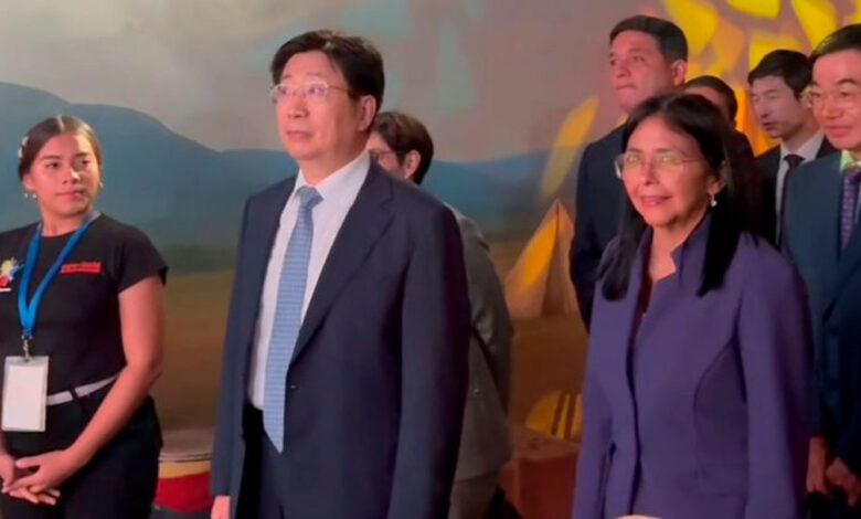 Delegación china del Banco de Desarrollo visitó la Expo Simón