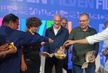Ricardo Menéndez presentó su libro “Notas al pie del tropel de caballos” en Filven 2025