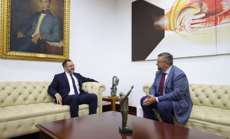 Venezuela y Rusia discuten oportunidades de intercambio académico y cultural