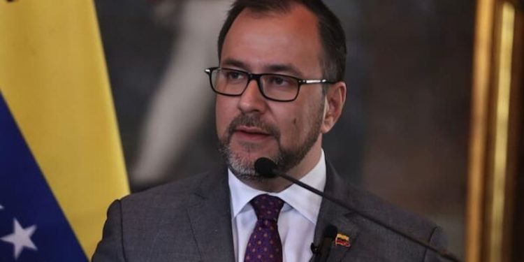 Canciller Gil, calificó de "patética" recompensa que ofrece EE. UU. por el presidente Maduro