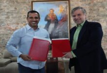 Venezuela e Irán suscriben acuerdo para fabricación de fibra óptica en La Guaira