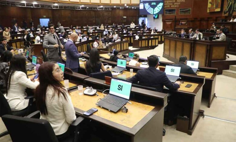 Legislativo de Ecuador pone fin a acuerdo migratorio con Venezuela