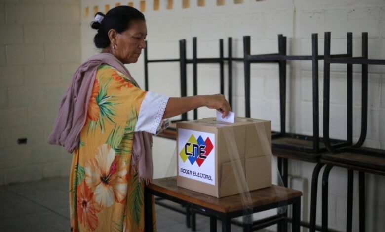 Comunidades indígenas venezolanas eligen a sus concejales en 69 municipios