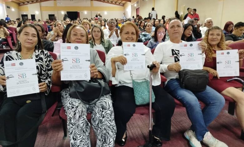 Más de 400 participantes del diplomado "Vida y Obra de Simón Bolívar" recibieron certificados