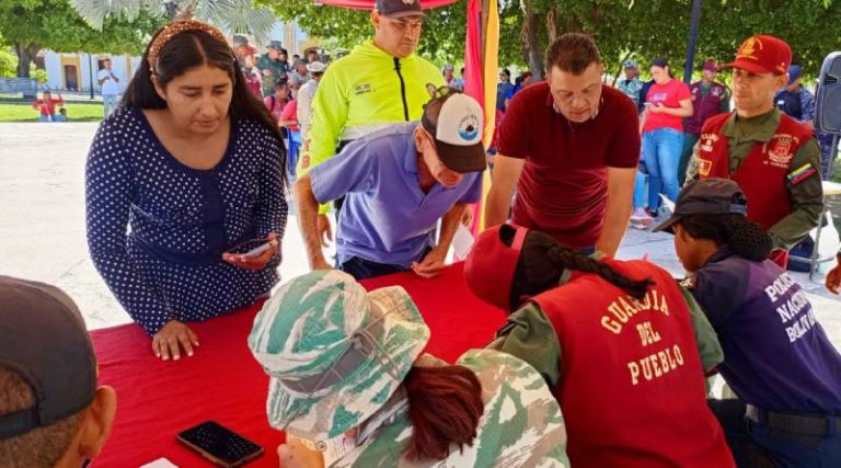 Presidente Maduro destaca importancia de defender a Venezuela ante cualquier amenaza extranjera