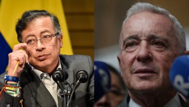 Uribe demanda al presidente Petro por «hostigamiento y calumnia»