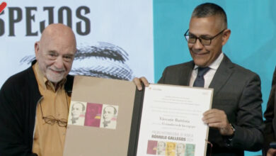 Entregan XXI Premio Internacional Rómulo Gallegos al escritor argentino Vicente Battista