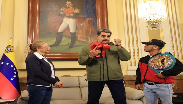Campeón Mundial de Boxeo Carlos Cañizales homenajeado por el presidente Maduro en Miraflores