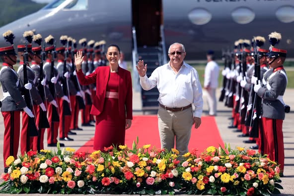 Presidenta de México llega a Guatemala para reunión de trabajo con Arévalo