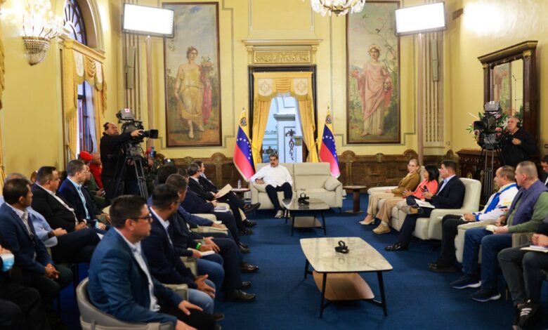 Presidente Maduro sostuvo reunión con alcaldes de oposición bajo la premisa del respeto mutuo