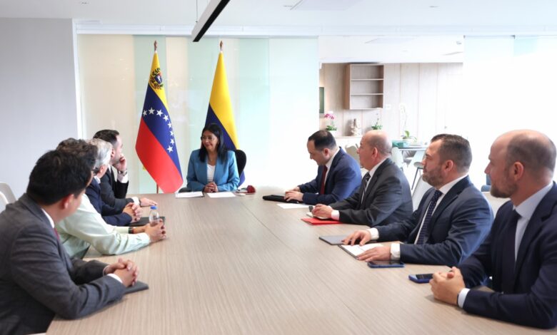 Venezuela y Colombia revisan venta de Monómeros