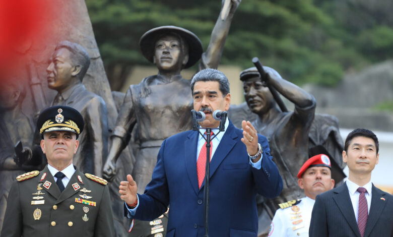 Maduro: "Ante la embestida de EE. UU. Venezuela está de pie y en unión nacional"